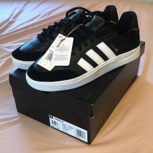 Adidas Tyshawn Low Black/White/Gold Size 10.5